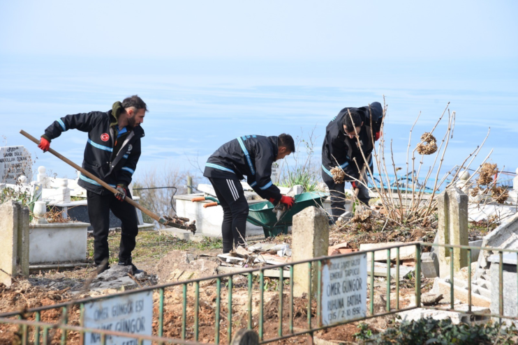 Giresun Belediyesi mezarlıkların bakım ve onarımını yapıyor