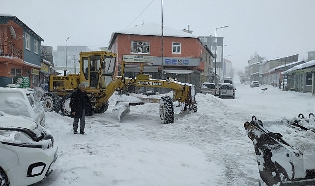 Göle’de kar mesaisi