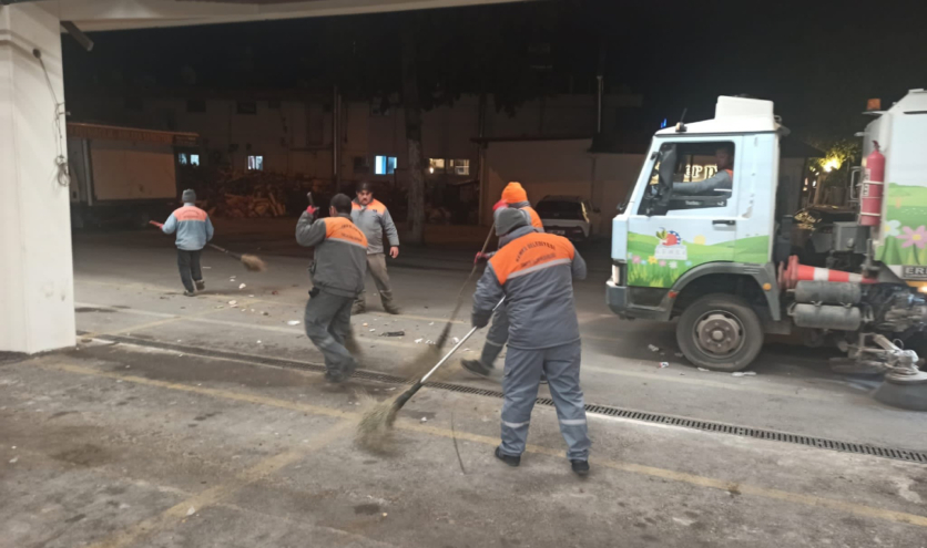 Kemer genelinde temizlik çalışmaları hız kesmeden devam ediyor