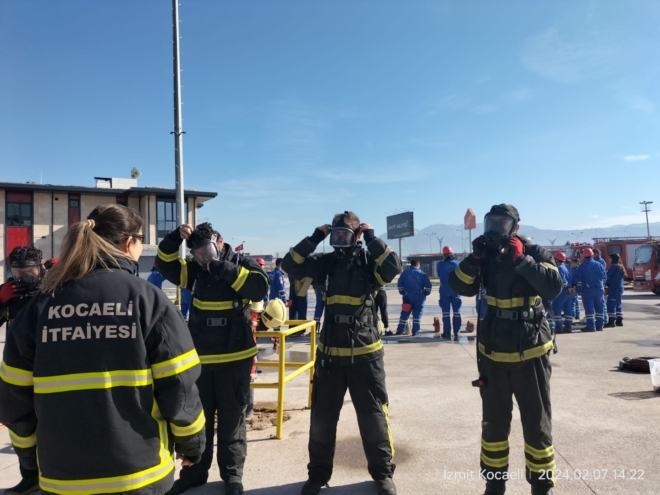 Kocaeli Büyükşehir İtfaiyesi’nden tersane personeline eğitim