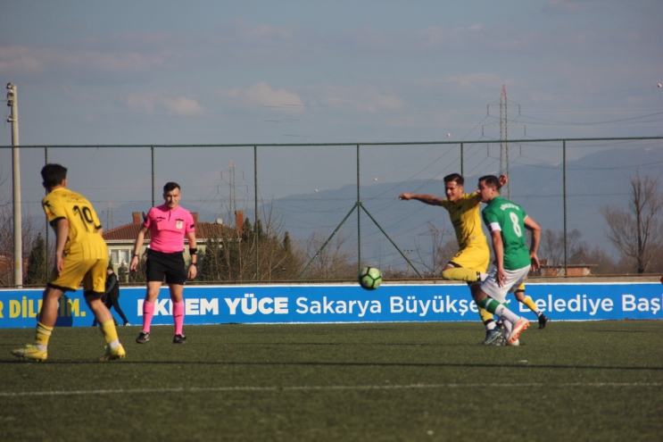 Lider As Akyazıspor yarın Arifiye Doğanspor’u evinde konuk ediyor