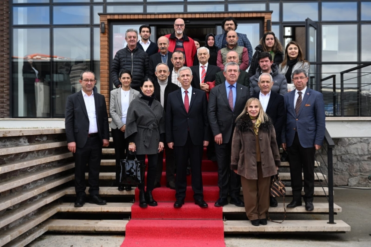 Mansur Yavaş Anadolu OSB’de sanayicilerle buluştu: “Rozetimizi çıkardık, kimseyi ayırmadık”