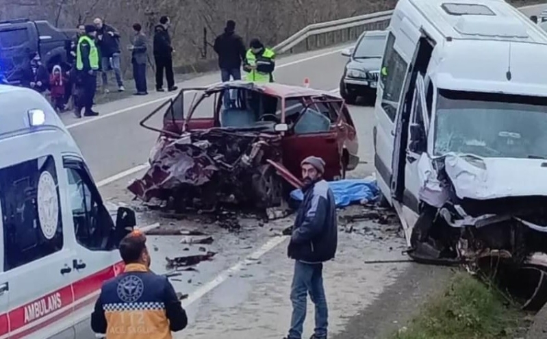 Mesudiye’de otomobil ile minibüs çarpıştı: 2 ölü, 1 yaralı