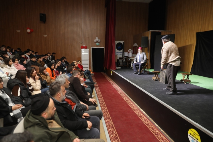 Nefes Mehmet Akif Tiyatro oyununa İpekyolu’nda yoğun ilgi