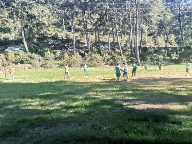 Seydikemer Dodurga Mahallesi gençleri top oynayacak saha istiyor