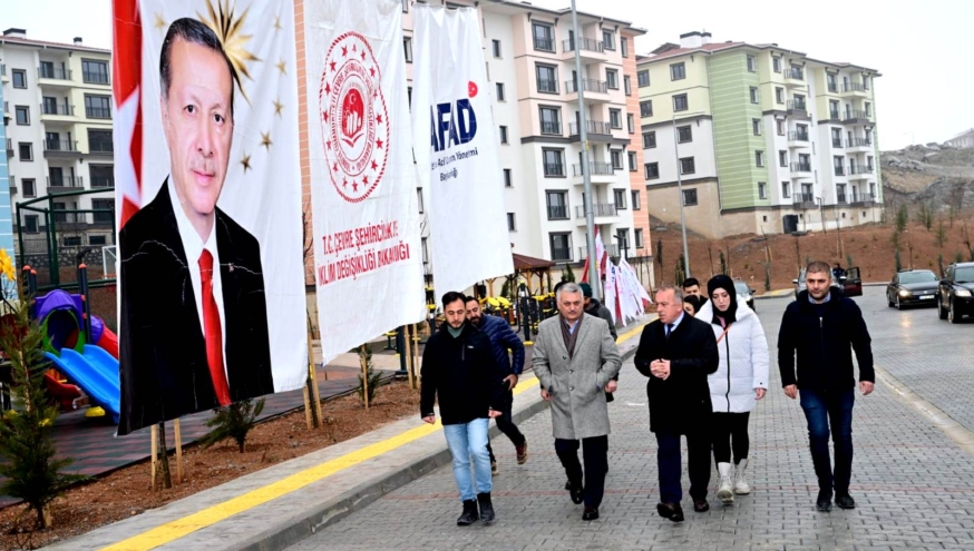 Vali Ersin Yazıcı’dan kura öncesi TOKİ konutlarında inceleme