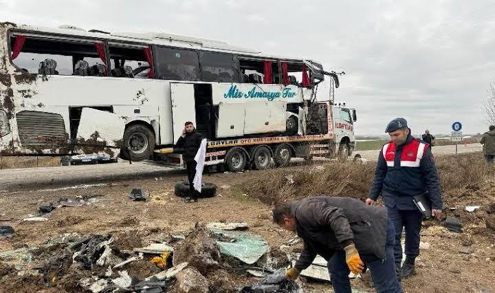 Yozgat’ta otobüs Kazası: 1 ölü 18 yaralı