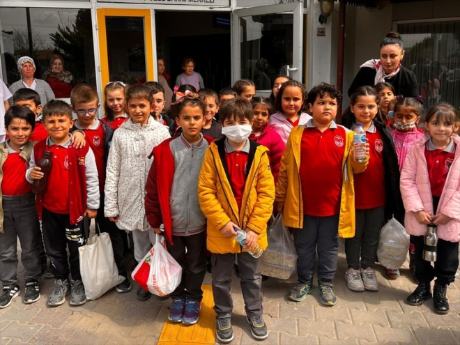 26 Kasım İlkokulu öğencileri Özel Bakım Merkezini ziyaret etti