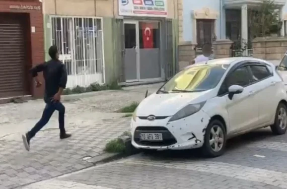 Altıeylül CHP binası önünde tabanca sesleri