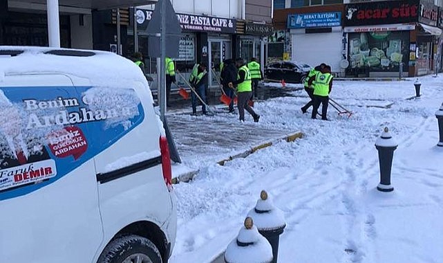 Ardahan’da Mart ayında lapa lapa kar yağdı