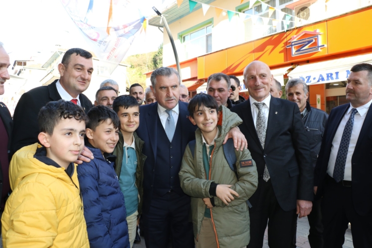 Bak: Geliyoruz yeniden, hizmete devam, yola devam