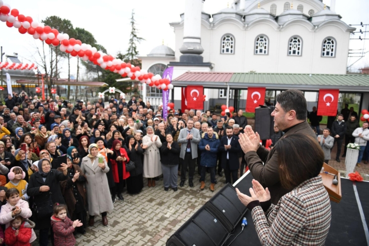 Başkan Aşkın Tören’in açılış programı mitinge dönüştü