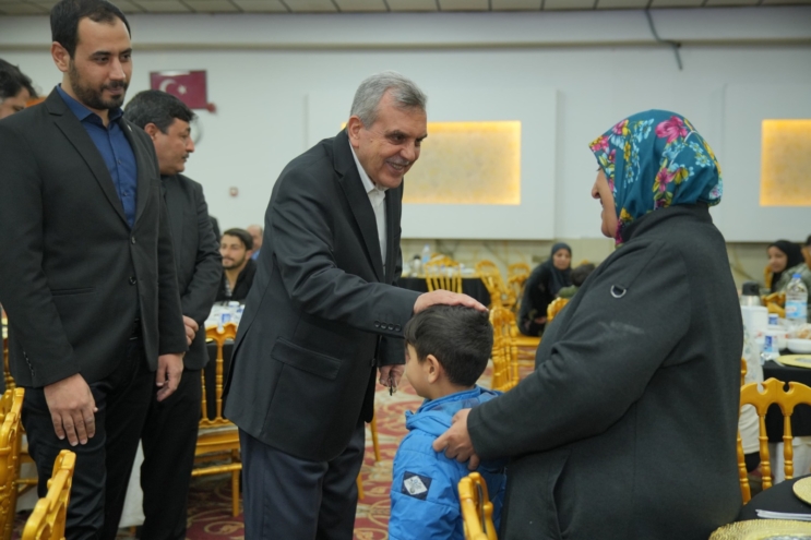 Başkan Beyazgül ve TBMM Başkanvekili Bozdağ ilk iftarı depremzedelerle yaptı