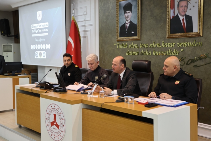 Giresun Valisi Mehmet Fatih Serdengeçti Şehrin Huzuru ve Güvenliği Bilgilendirmesi Yaptı