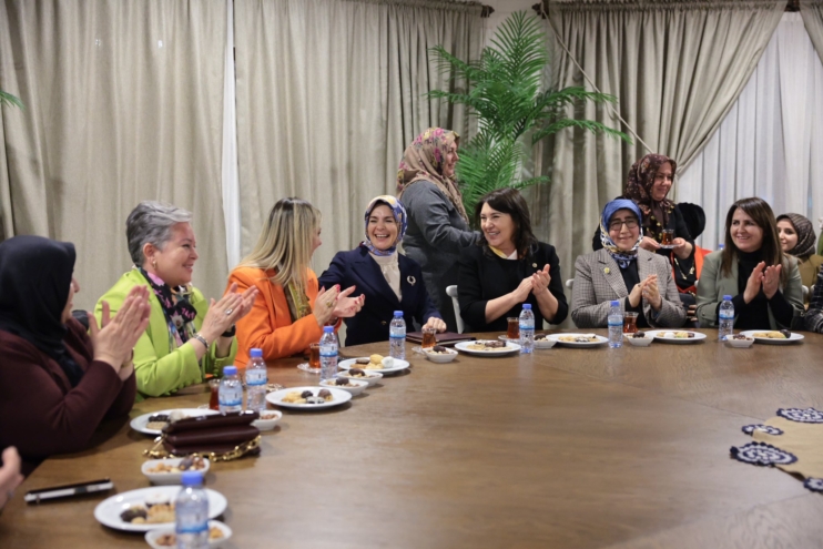 Göktaş, Adana’da iş kadınları ile buluştu