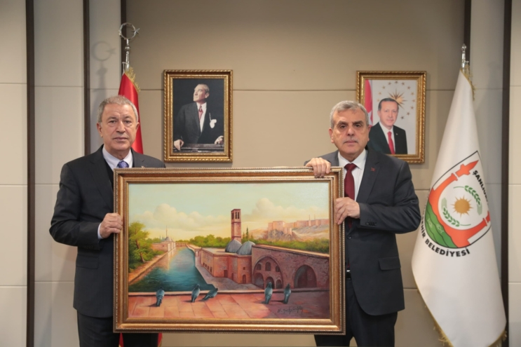 Hulusi Akar’dan Başkan Beyazgül’e ziyaret