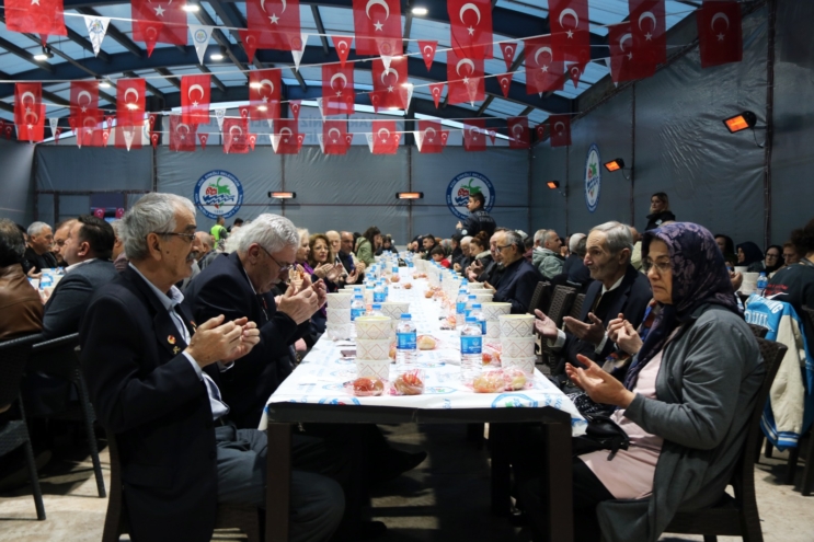 Kdz Ereğli halkı gazi ve şehit aileleri ile İftar yaptı