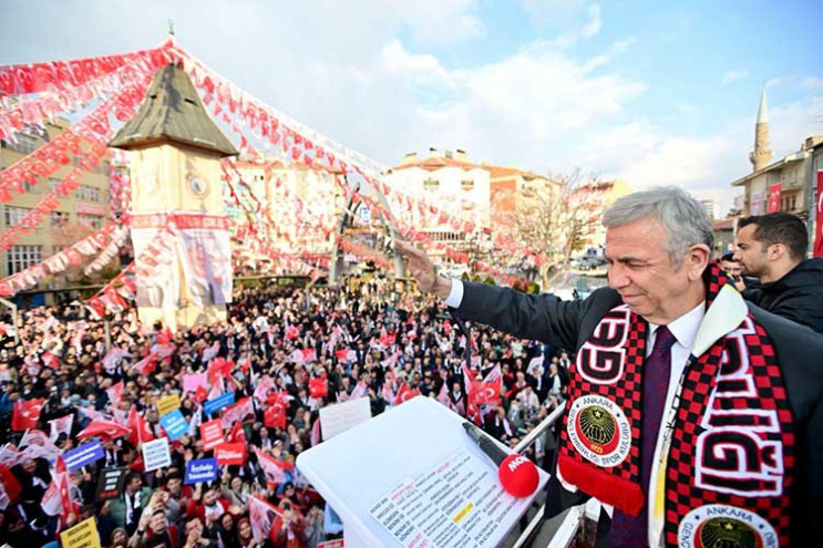 Mansur Yavaş’tan rozetsiz ve eşit yönetim örneği