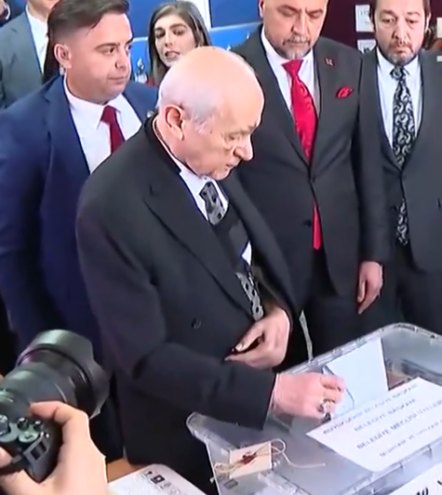 MHP lideri Devlet Bahçeli oyunu kullandı