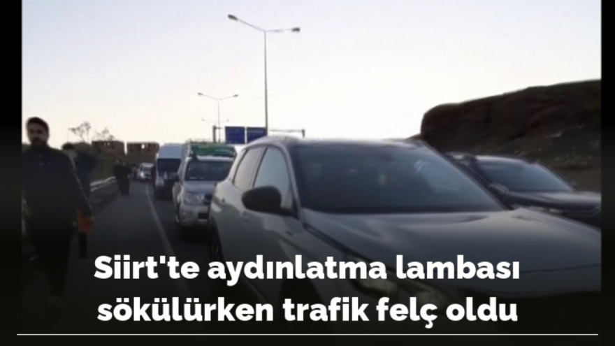 Siirt’te aydınlatma lambası sökülürken trafik felç oldu