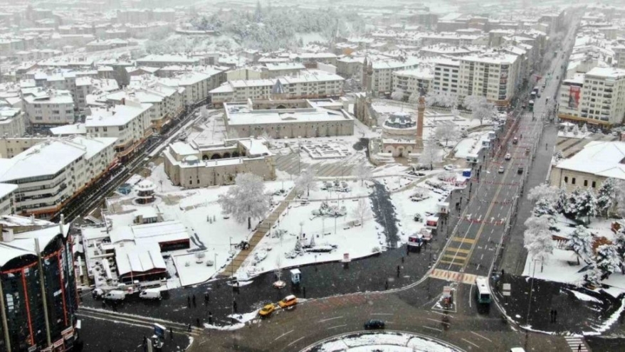 Sivas’ta Mart kapıdan baktırdı