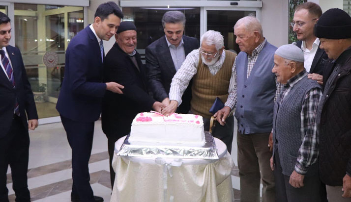 Uluborlu huzurevi yaşlı bakım evine anlamlı ziyaret