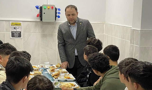 Vekil Koç, öğrencilerle iftar sofrasında buluştu