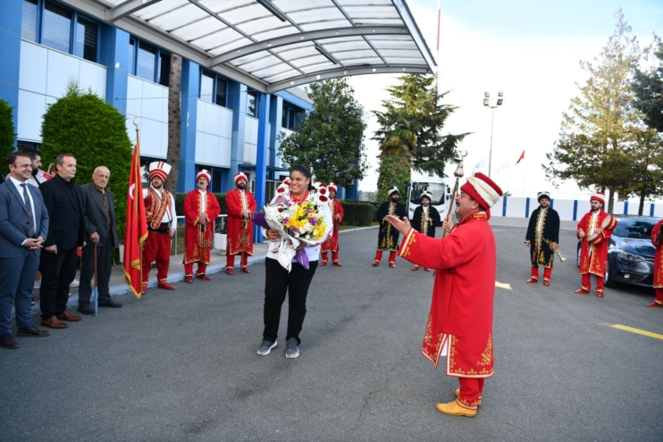 Avrupa Şampiyonu Havvanur’a memleketi Trabzon’da görkemli karşılama