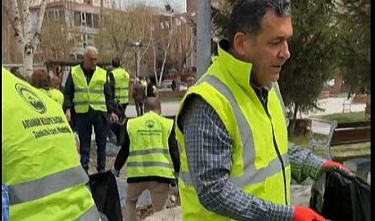 Başkan Demir, önlüğü giydi temizliğe başladı