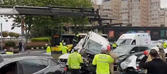 Beşiktaş’ta kaza; 8 yaralı