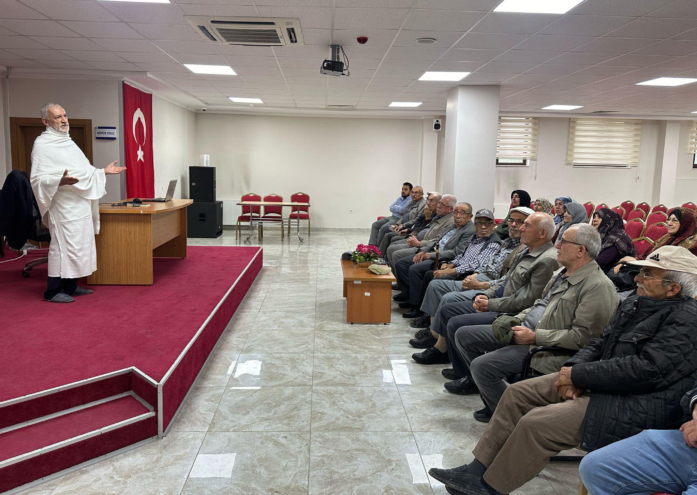 Beypazarı’ndan bu yıl Hacca gidecek olan hacı adaylarına seminer verildi