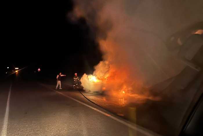 Çorum’da otomobili alev alev yandı