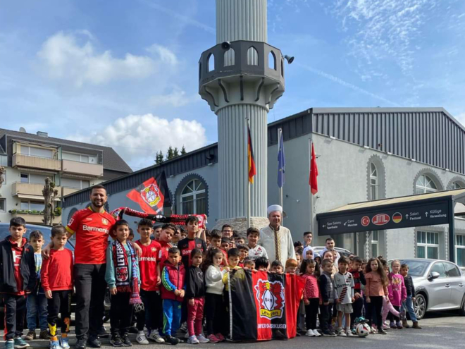 Leverkusen DİTİB Camii‘nden şehirin Bundesliga Şampiyonu’na kutlama