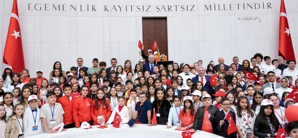 TBMM Çocuk Özel Oturumunu, 6. sınıf öğrencisi Aysima Arslan yönetti