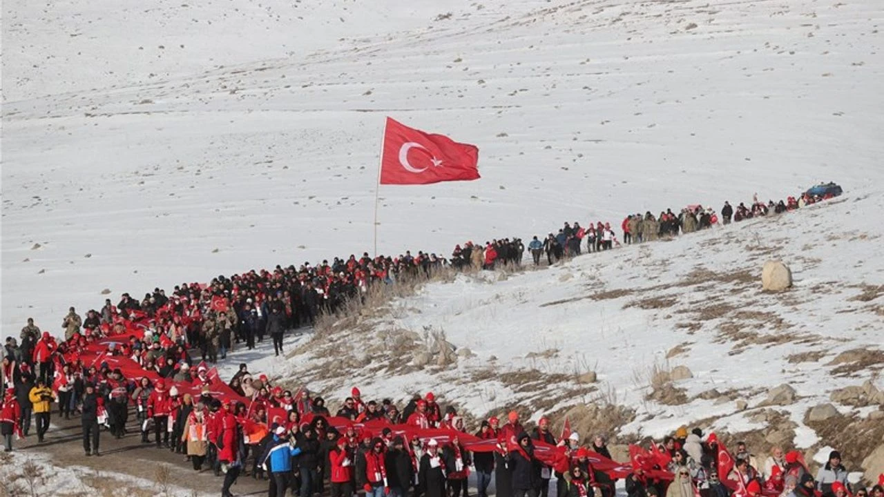 Türkiye Sarıkamış'ta Şehitler İçin Yürüdü