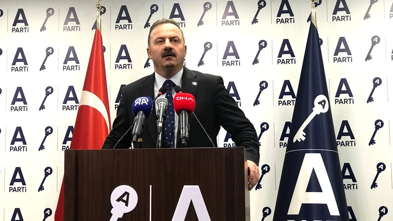 Yavuz Ağıralioğlu: Bu kadar sorunu olan memlekette güya ana muhalefetin elinde sadece kırmızı kart var