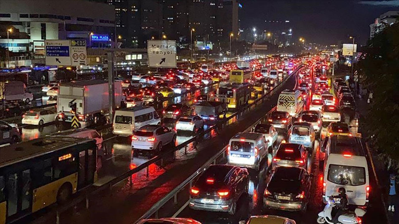 İstanbul'un trafik krizi hava kalitesini tehdit ediyor!