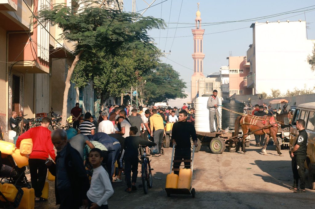 Gazze'nin Refah Kentinde Acil Temiz Su Talebi: Filistinliler Sıraya Girdi